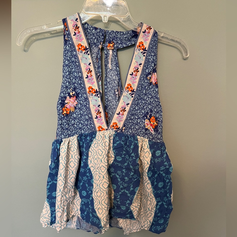 Free People blue and white floral v-neck tank/tunic